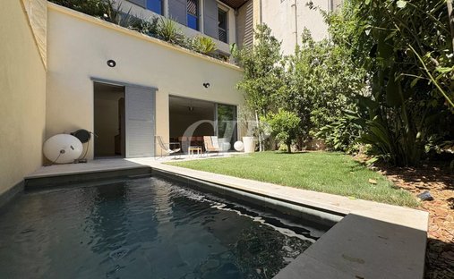 Townhouse in Mazarin-Opéra-Bellegarde-Mairie, Aix-en-Provence, France 1