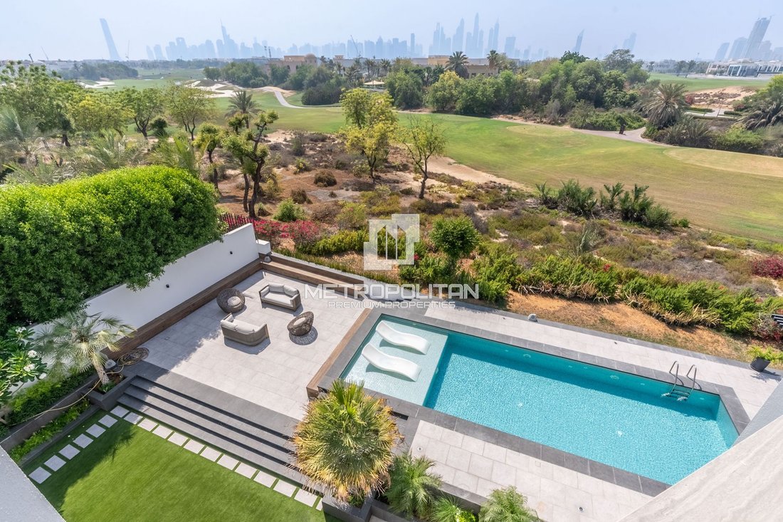 Villa in Emirates Hills, Dubai, United Arab Emirates 1 - 15932480
