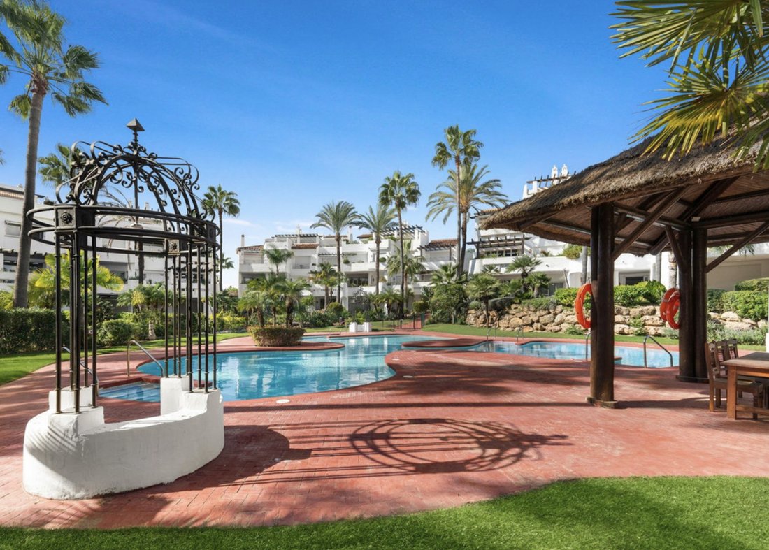 Apartamento en Playa Puerto Banús, Marbella, España 2 - 15964506