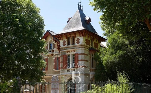 House in Centre Ville, Beaune, France 1