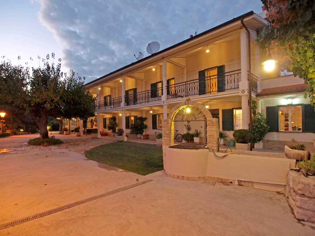 Villa in Pollutri, Abruzzo, Italy 1 - 15962652