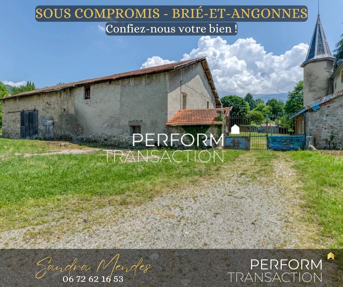 Farm Ranch in Herbeys, Auvergne-Rhône-Alpes, France 1 - 15618748
