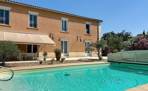 Villa in Ouest, Rochefort-du-Gard, France 1