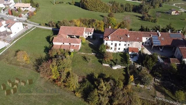 Villa in Brogliano, Veneto, Italy 1 - 15963044