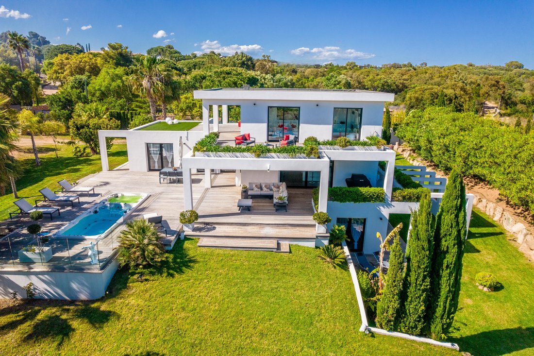 Villa in Sainte-Lucie-de-Porto-Vecchio, Corsica, France 1 - 15798568