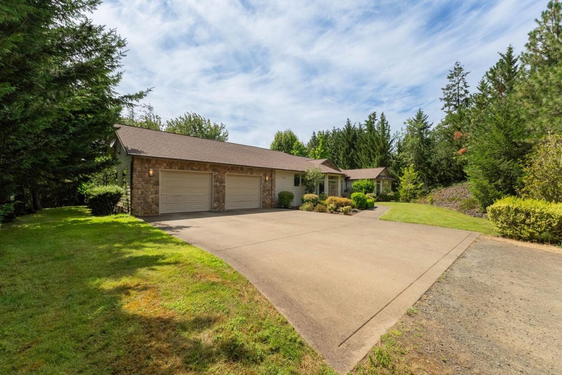 House in Roseburg, Oregon, United States 3 - 15964317