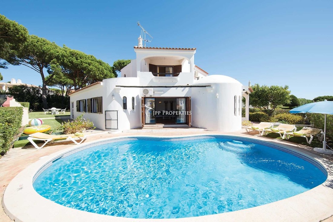 Villa in Vilamoura, Quarteira, Algarve 1 - 15965620
