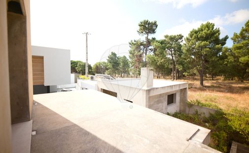 Land in Moita, Portugal 1