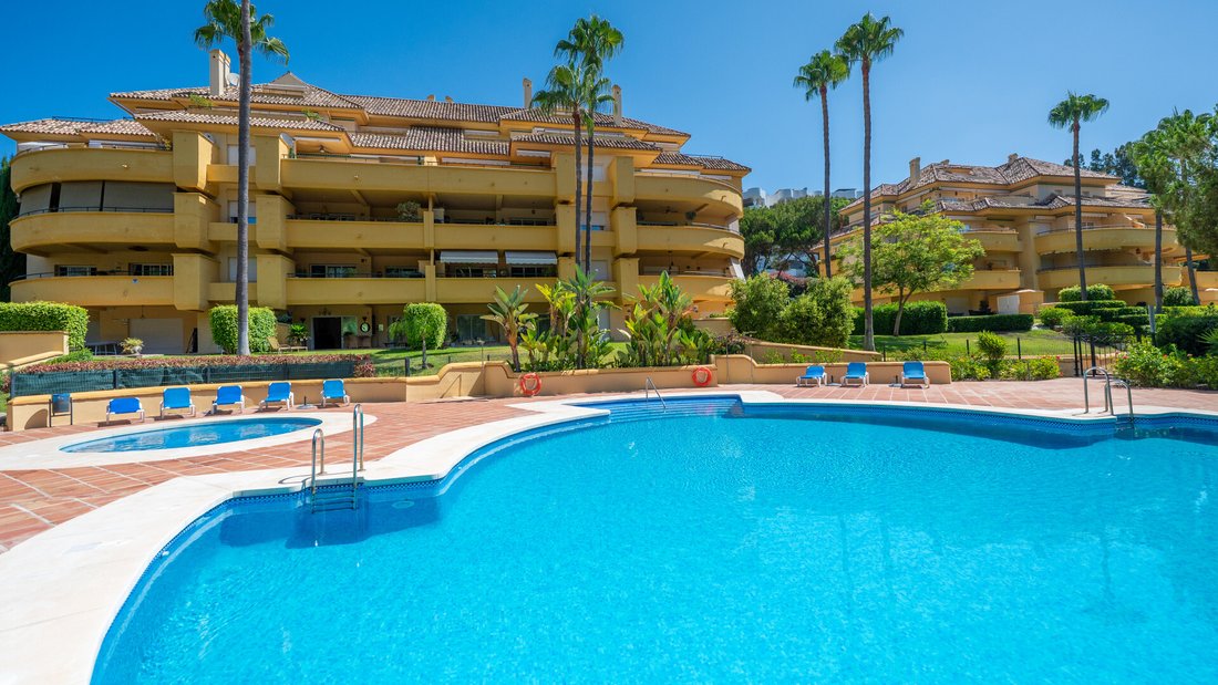 Apartment in Rio Real, Marbella, Andalusia 2 - 15967056