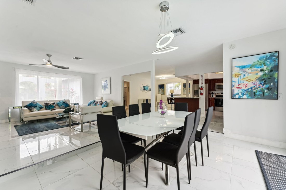 4 Bedrooms Single Family Detached - 1100xxs