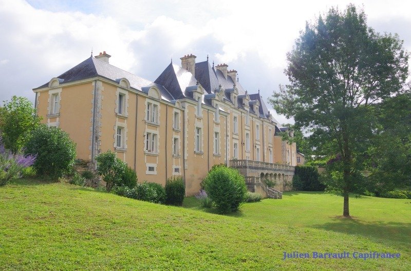 La Troussaye: A Whispering 19th-Century Château in Poitiers’ Golden Woods