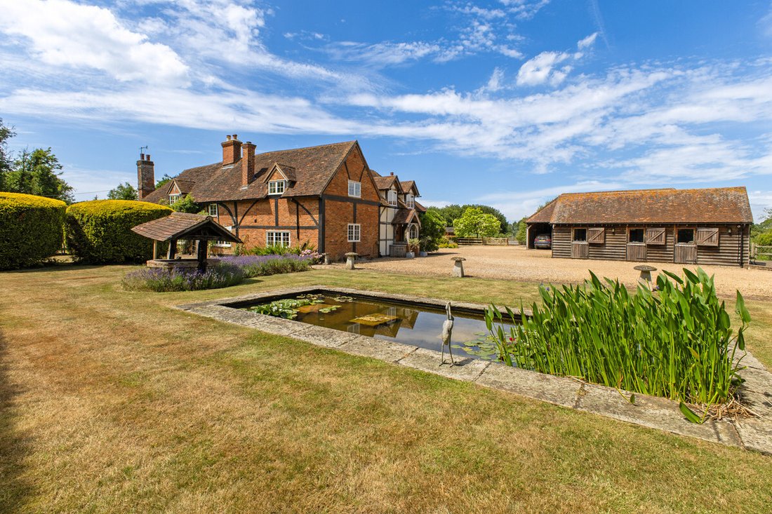 House in Whitmoor, Worplesdon, England 2 - 15967264