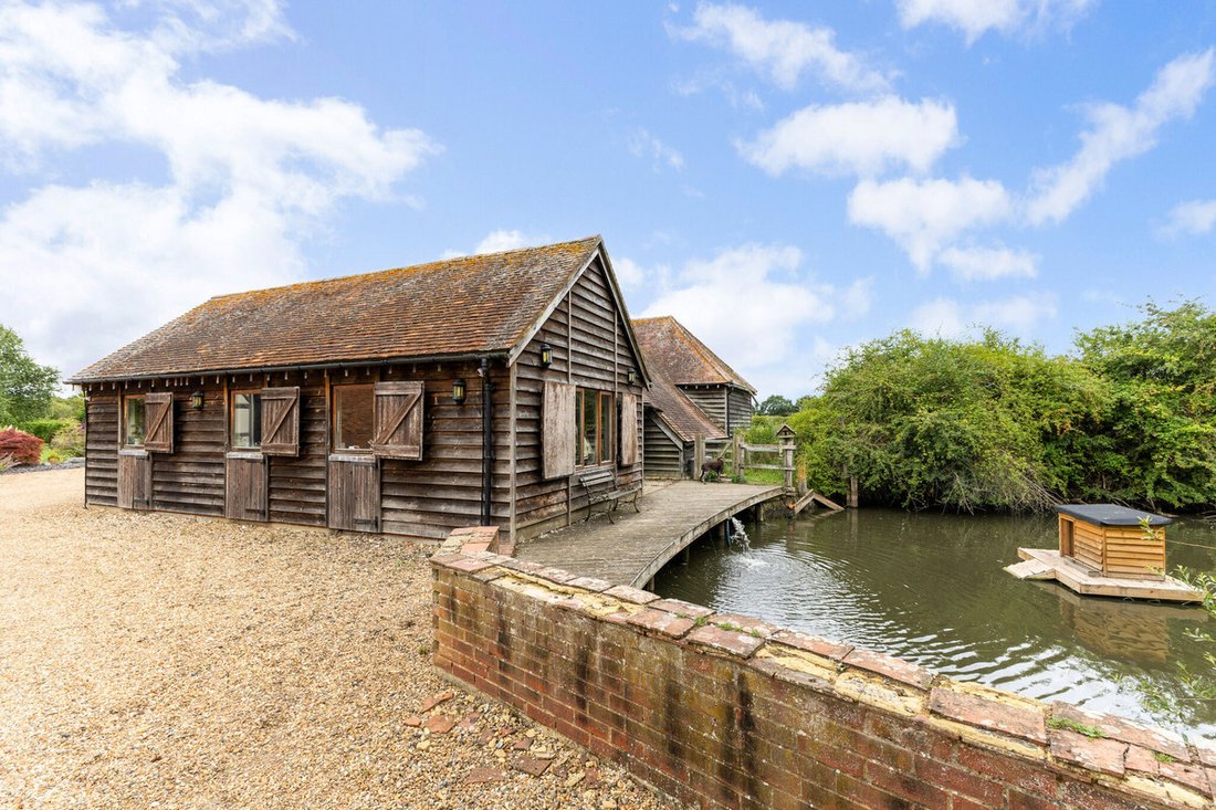 House in Whitmoor, Worplesdon, England 4 - 15967264