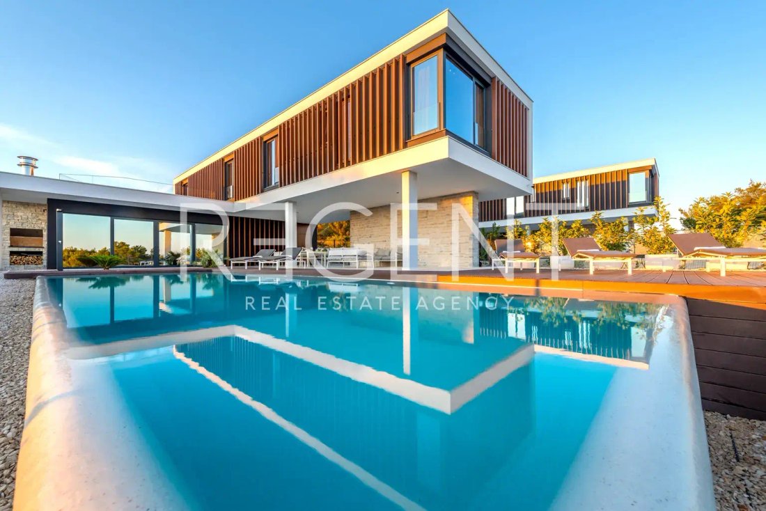 Villa en Condado de Šibenik-Knin, Croacia 1 - 15970134