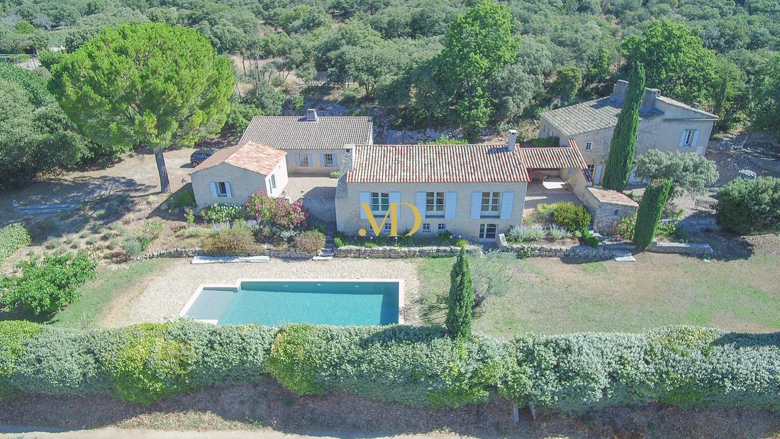 Luberon’s Timeless Embrace: An 18th-Century Haven Between Past & Present