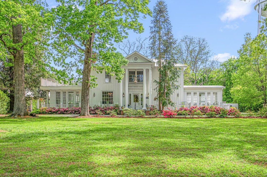 Mebane, North Carolina, United States 1 - 15969033