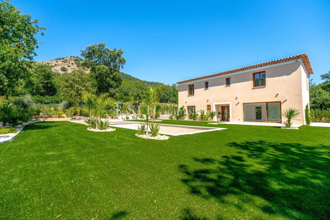 Villa in Le Plan-de-la-Tour, Provence-Alpes-Côte d'Azur, France 1 - 14909356