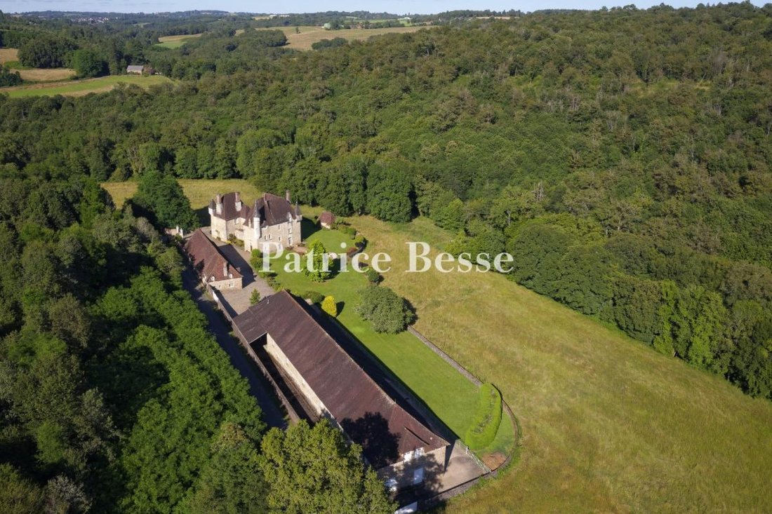 Le Rêve de la Vallée: A Timeless Château Between Two Rivers