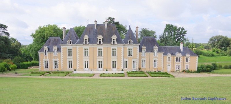 La Troussaye: A Whispering 19th-Century Château in Poitiers’ Golden Woods