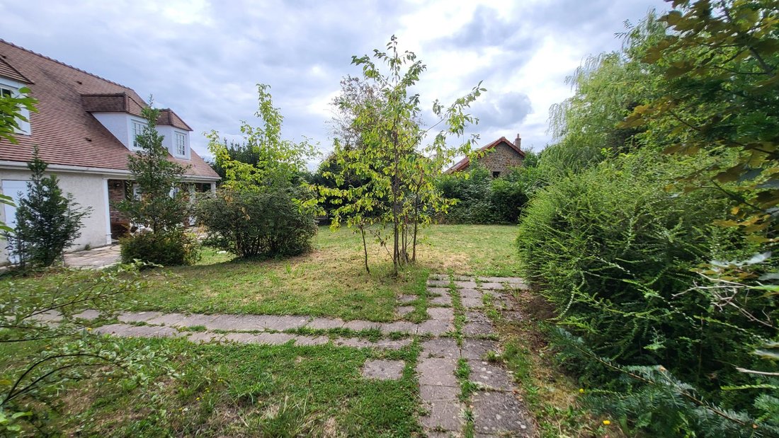 House in Les Clayes-sous-Bois, Ile-de-France, France 1 - 15969801