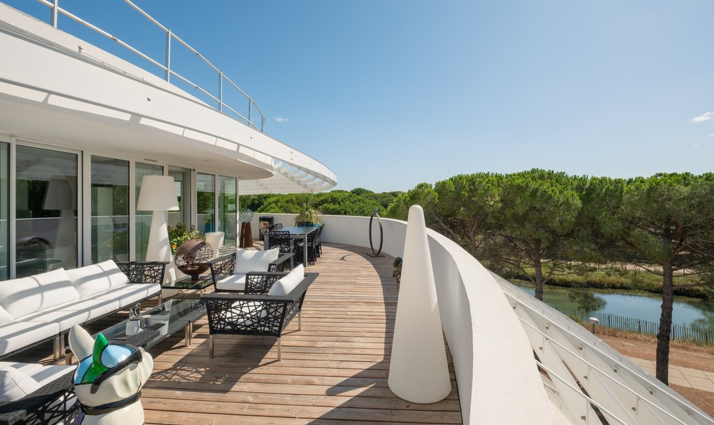 Curated visual reference: Visual Reference: Exceptional Top Floor Apartment La In La Grande Motte Occitanie