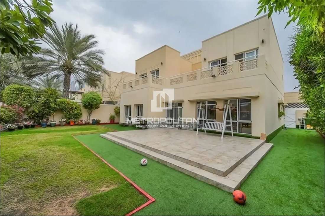 Villa in The Meadows, Dubai, United Arab Emirates 1 - 15731020