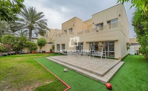 Villa in The Meadows, Dubai, United Arab Emirates 1
