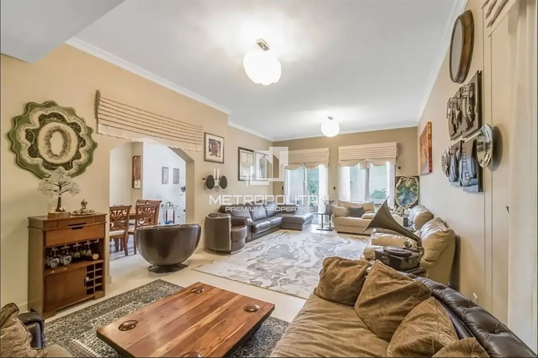 Villa in The Meadows, Dubai, United Arab Emirates 3 - 15731020