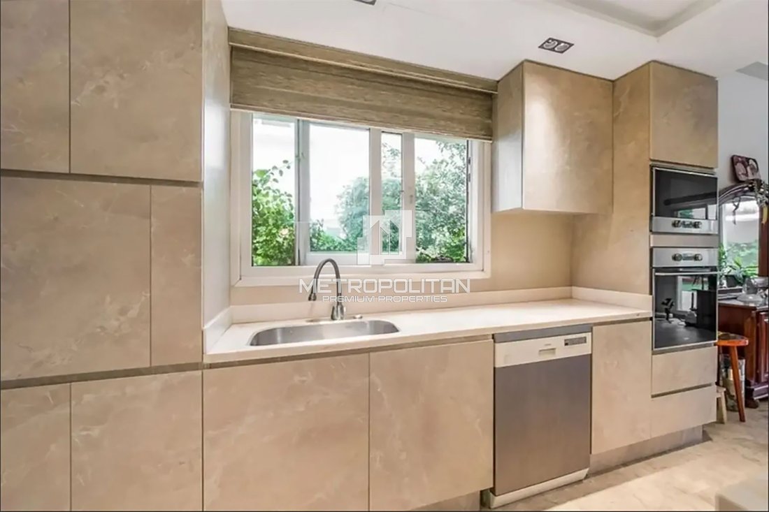 Villa in The Meadows, Dubai, United Arab Emirates 4 - 15731020