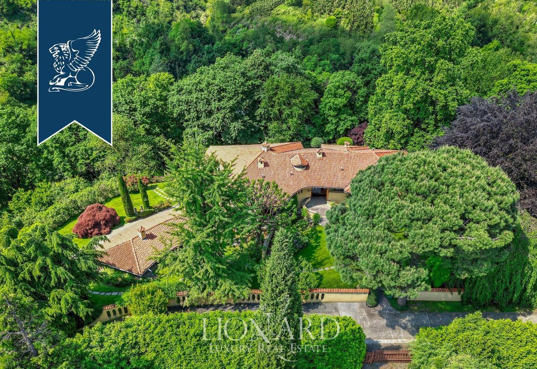 Villa in Carate Brianza, Lombardy, Italy 3 - 15972794