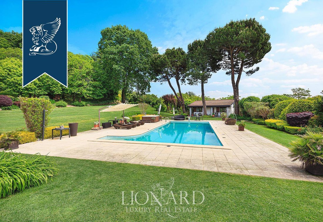 Villa in Montano, Lombardy, Italy 4 - 15972873