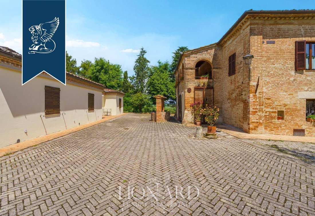 Villa in Asciano, Tuscany, Italy 5 - 15972797