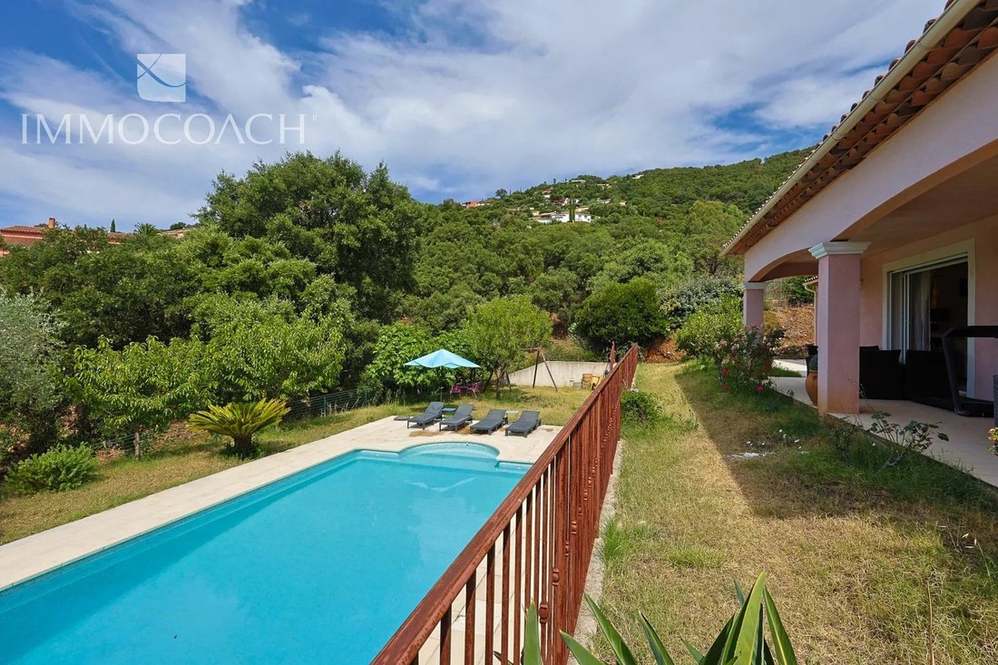 House in La Londe-les-Maures, Provence-Alpes-Côte d'Azur, France 2 - 15970614