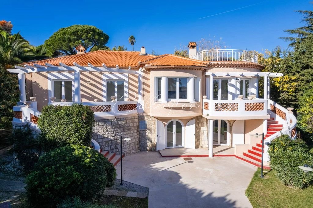 Villa in Antibes, Provence-Alpes-Côte d'Azur, France 1 - 15972278