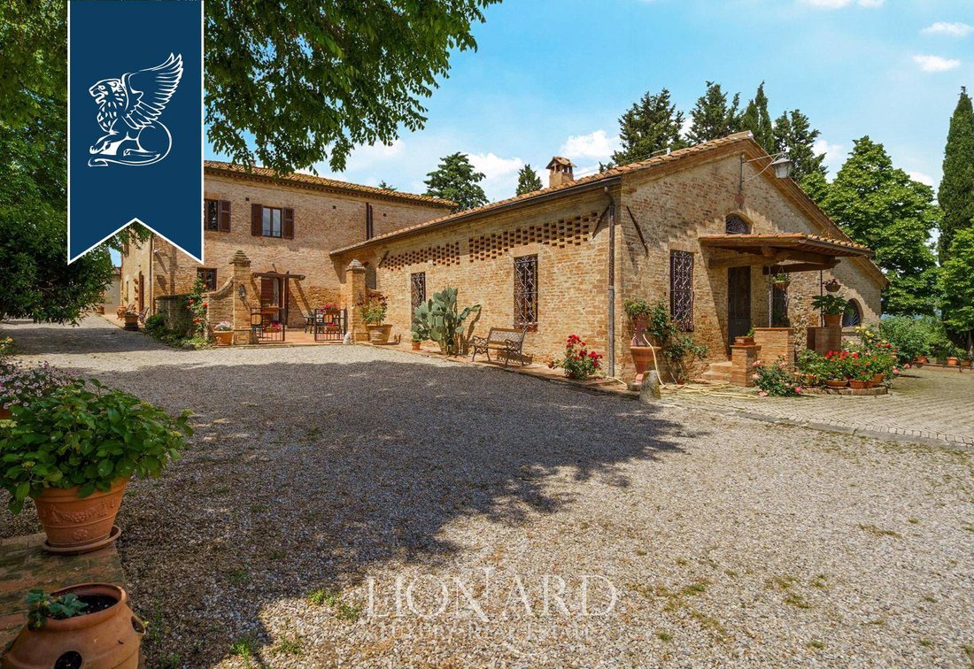 Villa in Asciano, Tuscany, Italy 4 - 15972797