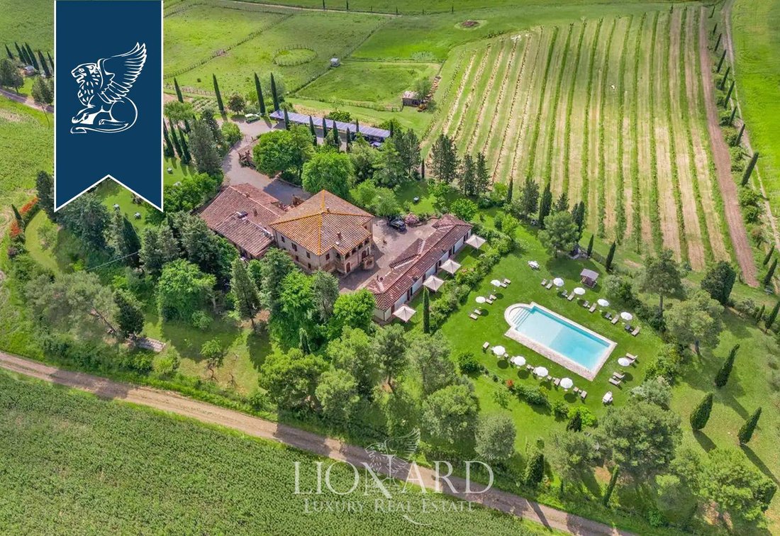 Villa in Asciano, Tuscany, Italy 3 - 15972797