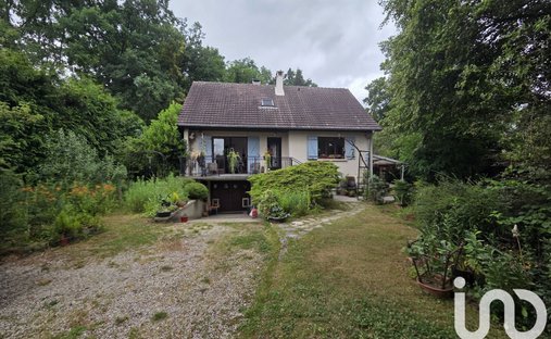 House in Lamorlaye, Hauts-de-France, France 1