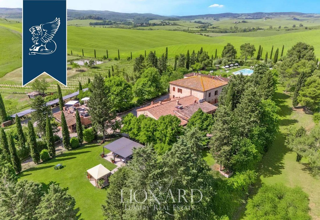 Villa in Asciano, Tuscany, Italy 2 - 15972797