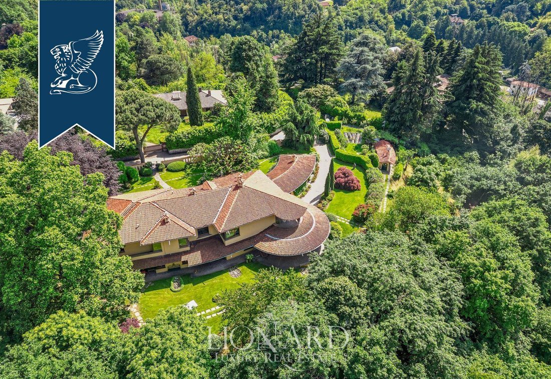 Villa in Carate Brianza, Lombardy, Italy 2 - 15972794