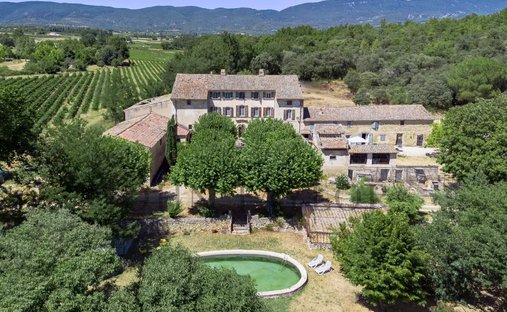 Estate in Ansouis, Provence-Alpes-Côte d'Azur, France 1