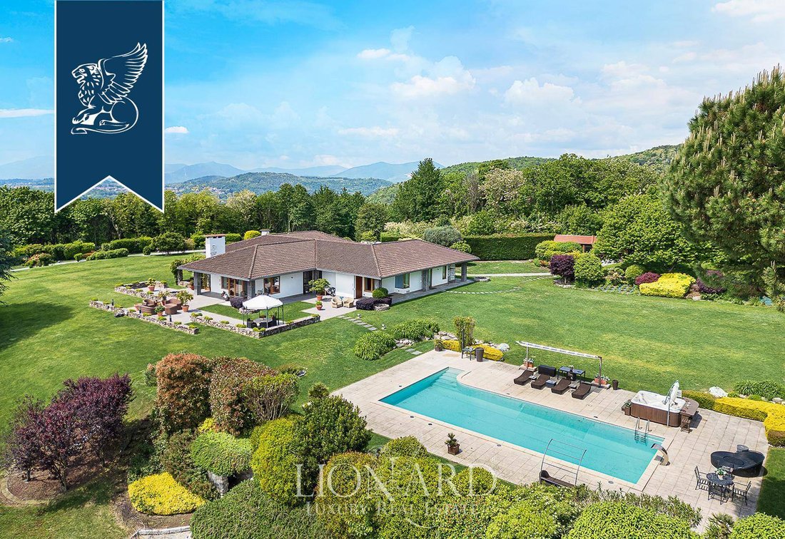 Villa in Montano, Lombardy, Italy 1 - 15972873