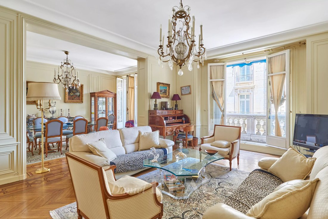 Apartment in Chaillot, Paris 16e Arrondissement, Paris 2 - 15970874