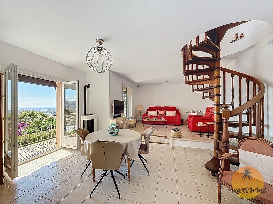 Villa in Saint-Laurent-du-Var, Provence-Alpes-Côte d'Azur, France 1 - 15970779