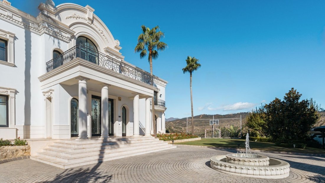 Villa in Marbella, Andalusia, Spain 2 - 15970400