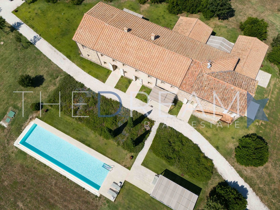 Villa in Volterra, Tuscany, Italy 2 - 15970974