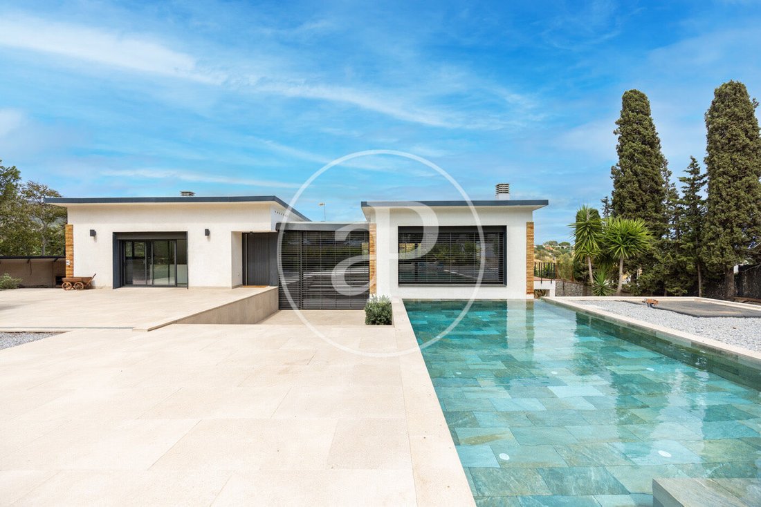 Villa in Tiana, Catalonia, Spain 1 - 15974928
