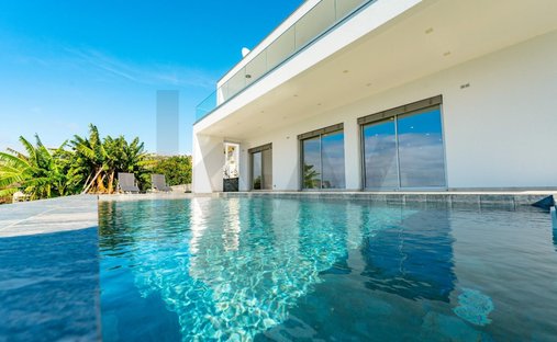 Villa in Calheta, Madeira, Portugal 1