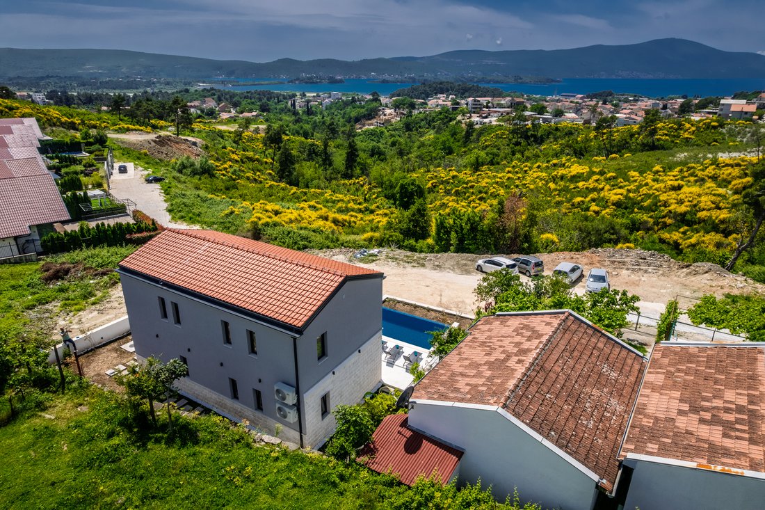 Villa in Tivat, Tivat Municipality, Montenegro 5 - 15462043