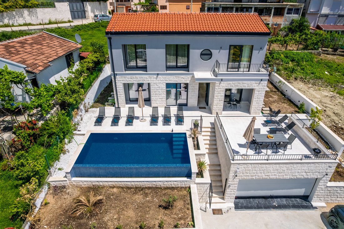 Villa in Tivat, Tivat Municipality, Montenegro 4 - 15462043