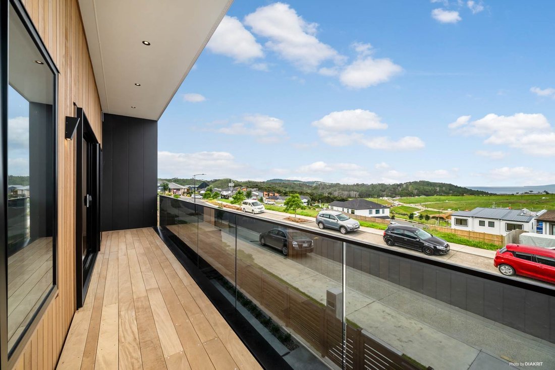 Stunning Multi Generational Home In Orewa, Auckland, New Zealand For ...